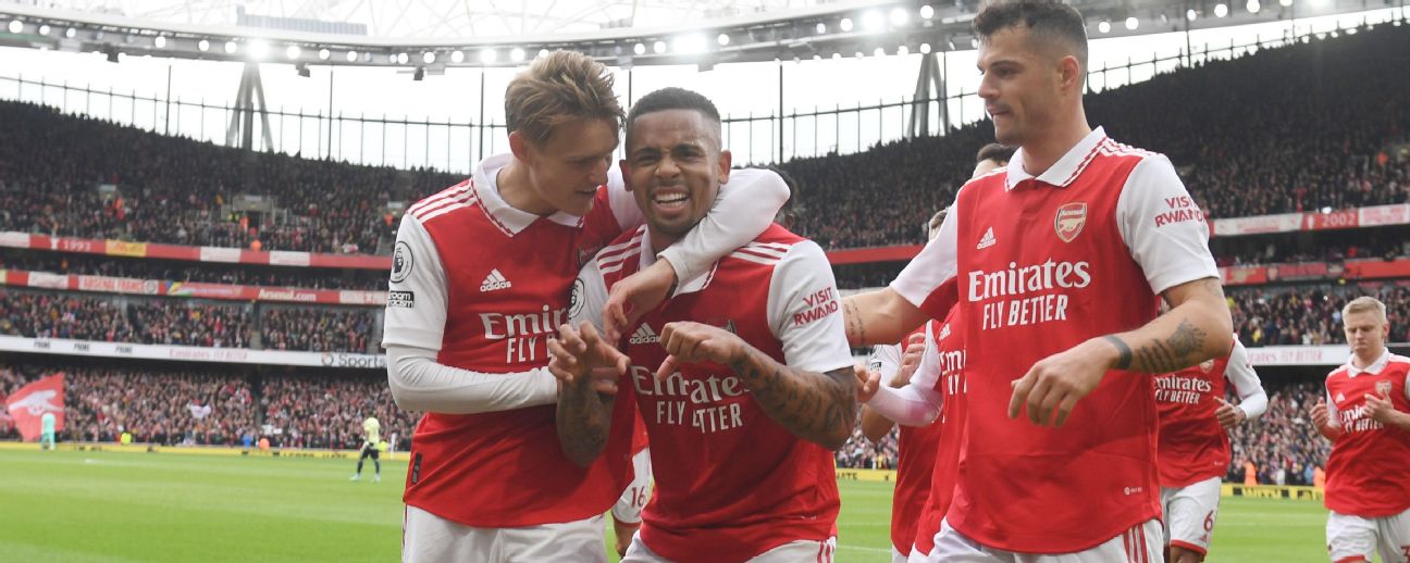 Arsenal pas op voor struikelende paarden